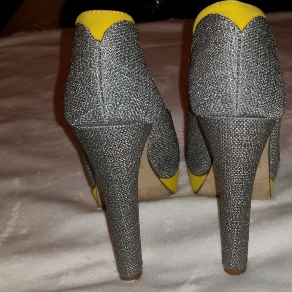Beautiful Yellow & Gray High Heels - Picture 3 of 4